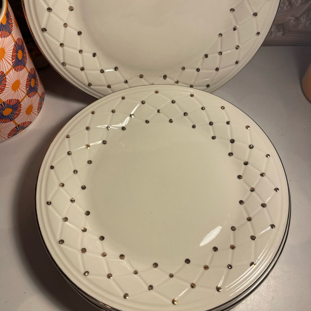 Gibson gold basket dinner plates set of 8 - Picture 2 of 5